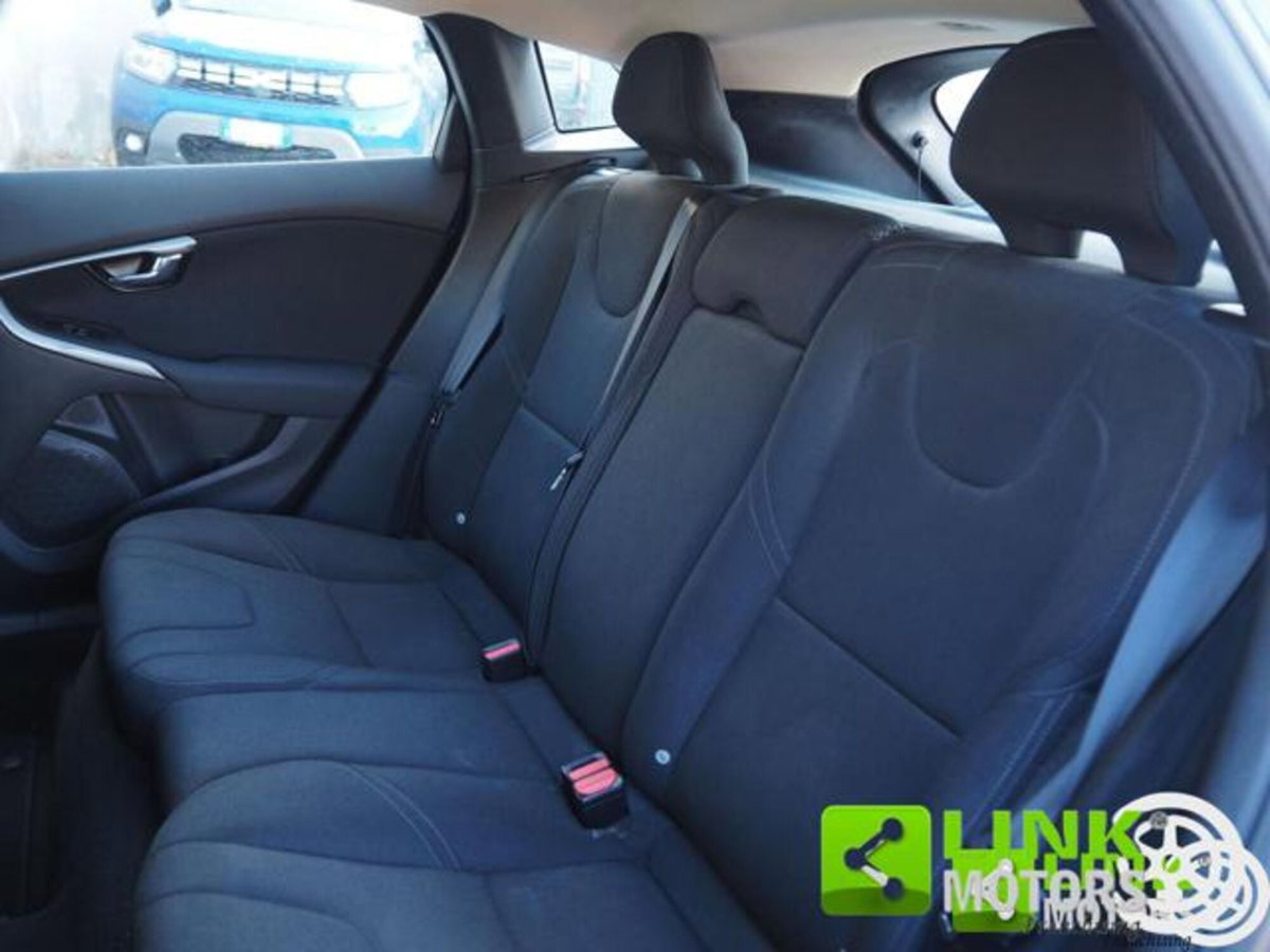 Volvo V40 D2 Geartronic Business (6)
