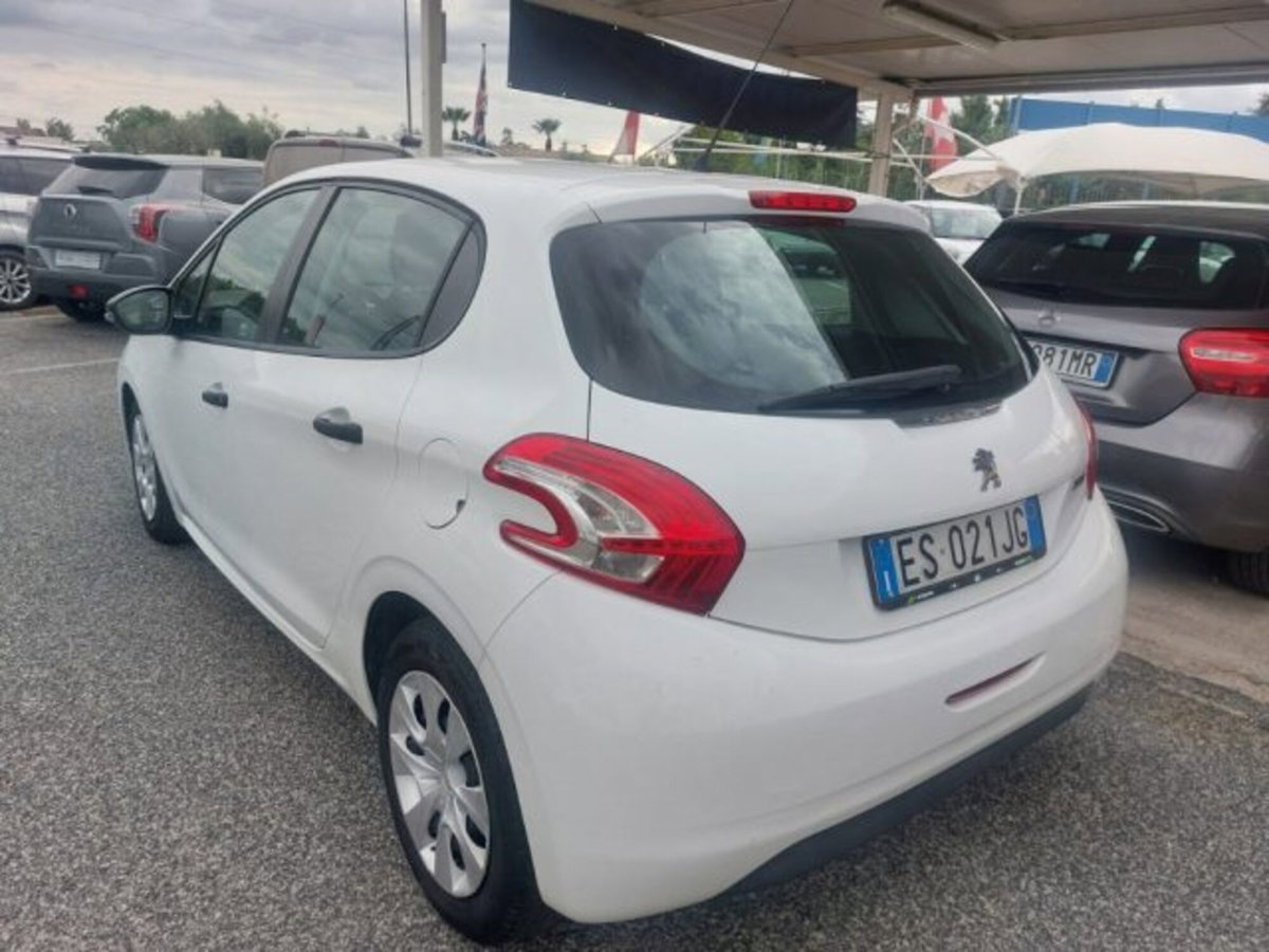 Peugeot 208 HDi 68 CV 5 porte Van (5)