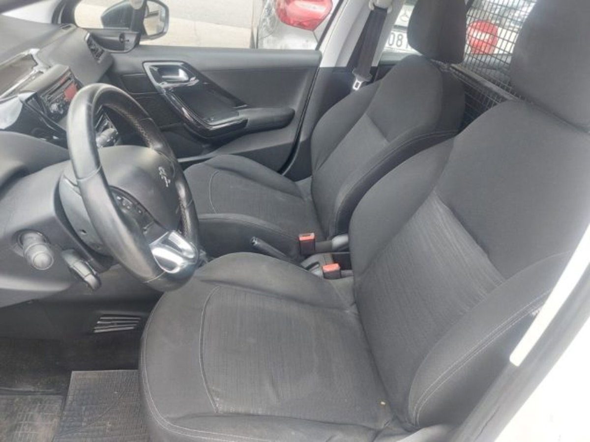 Peugeot 208 HDi 68 CV 5 porte Van (6)