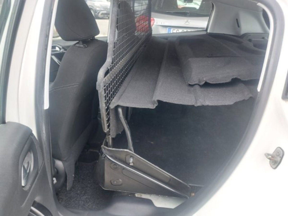 Peugeot 208 HDi 68 CV 5 porte Van (7)