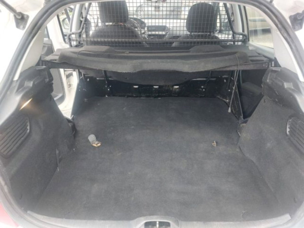 Peugeot 208 HDi 68 CV 5 porte Van (8)