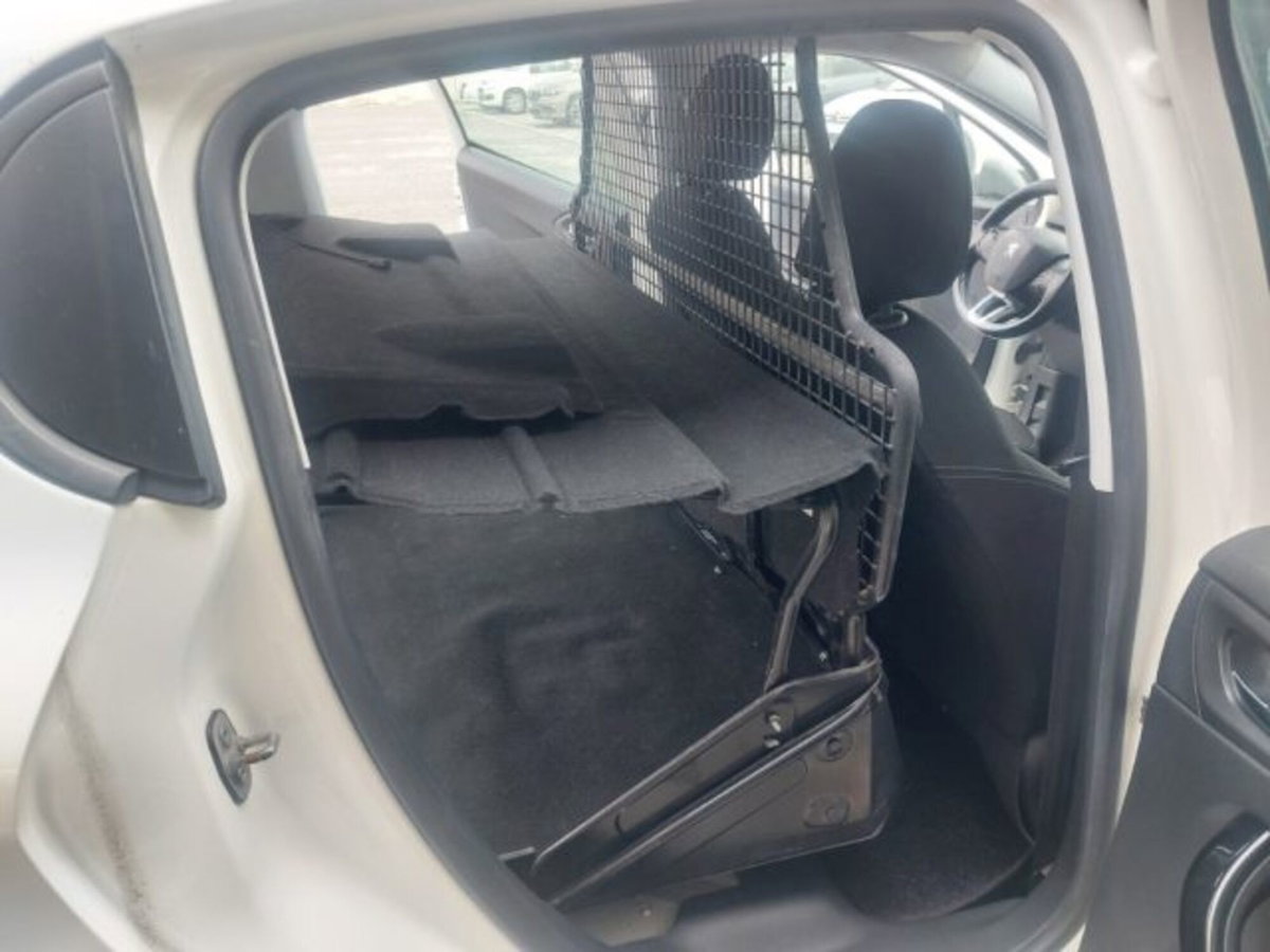 Peugeot 208 HDi 68 CV 5 porte Van (9)