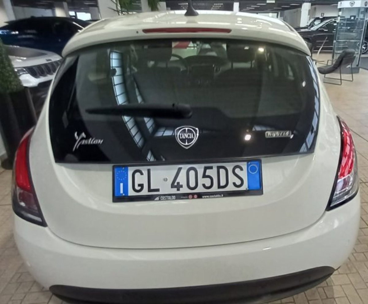 Lancia Ypsilon 1.0 FireFly 5 porte S&S Hybrid Gold Plus (2)