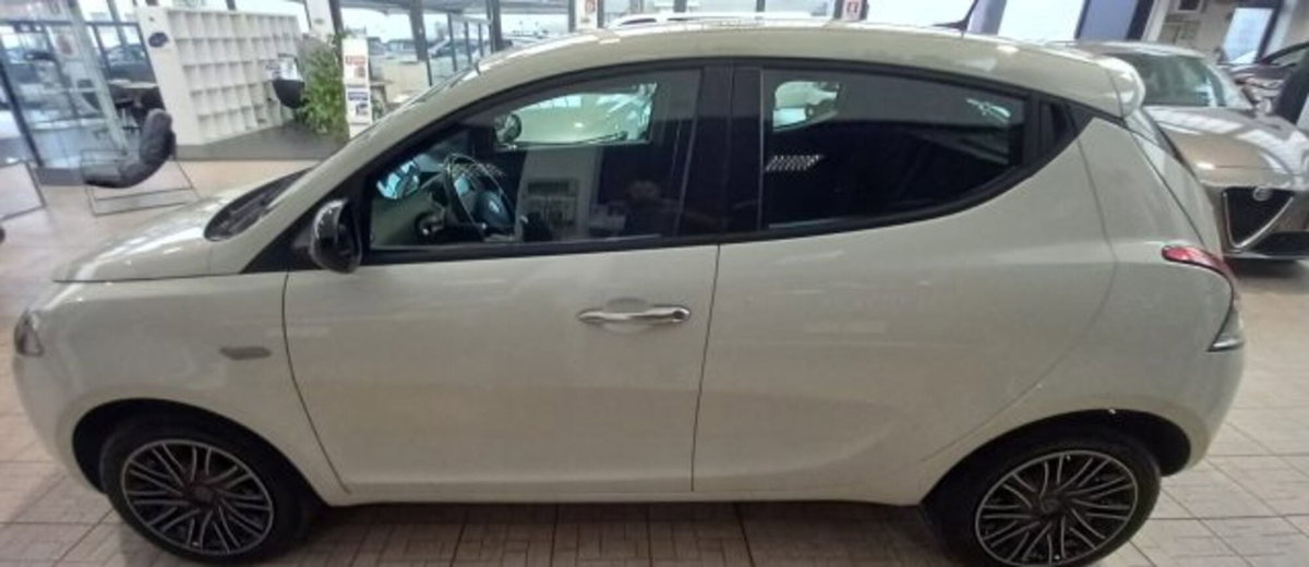 Lancia Ypsilon 1.0 FireFly 5 porte S&S Hybrid Gold Plus (3)