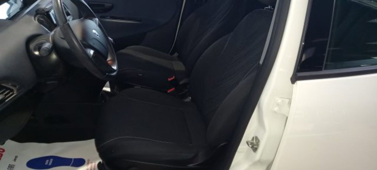 Lancia Ypsilon 1.0 FireFly 5 porte S&S Hybrid Gold Plus (6)