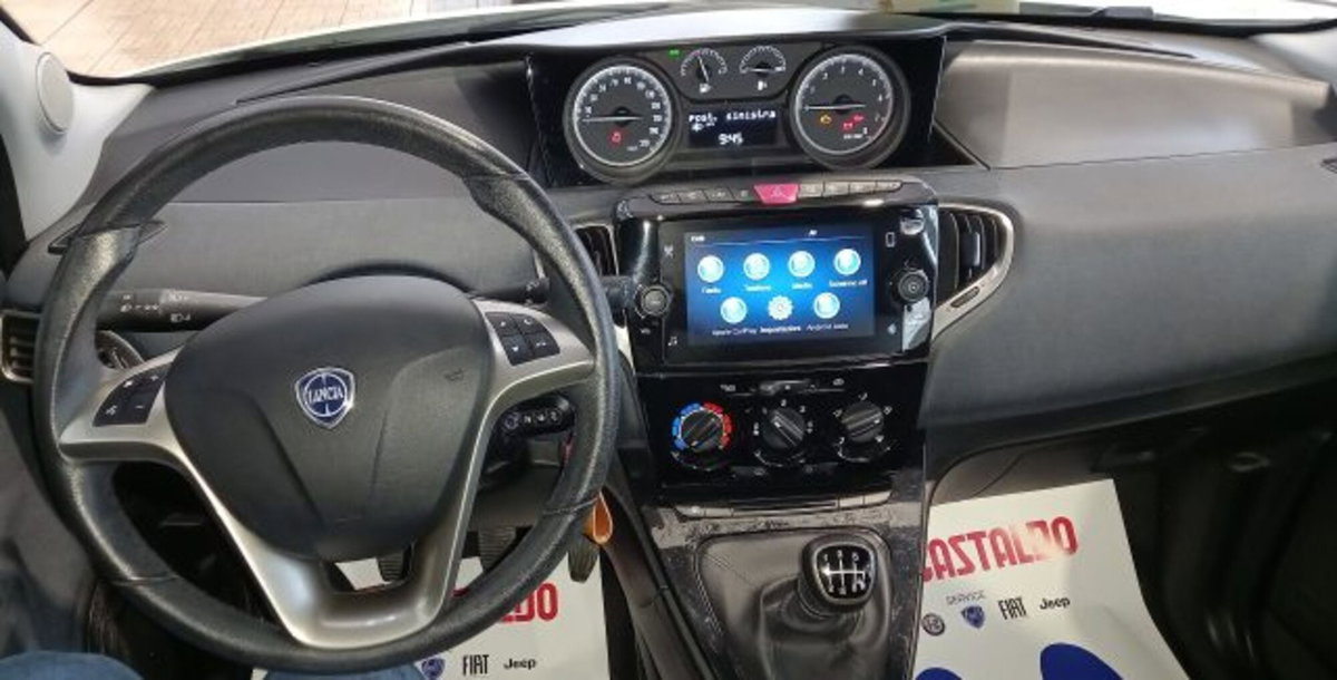 Lancia Ypsilon 1.0 FireFly 5 porte S&S Hybrid Gold Plus (8)
