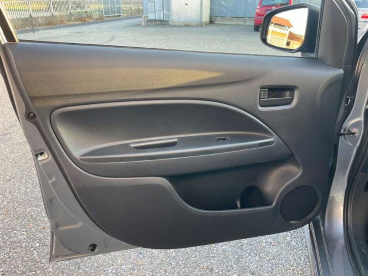 Mitsubishi Space Star 1.2 Invite Radio (10)