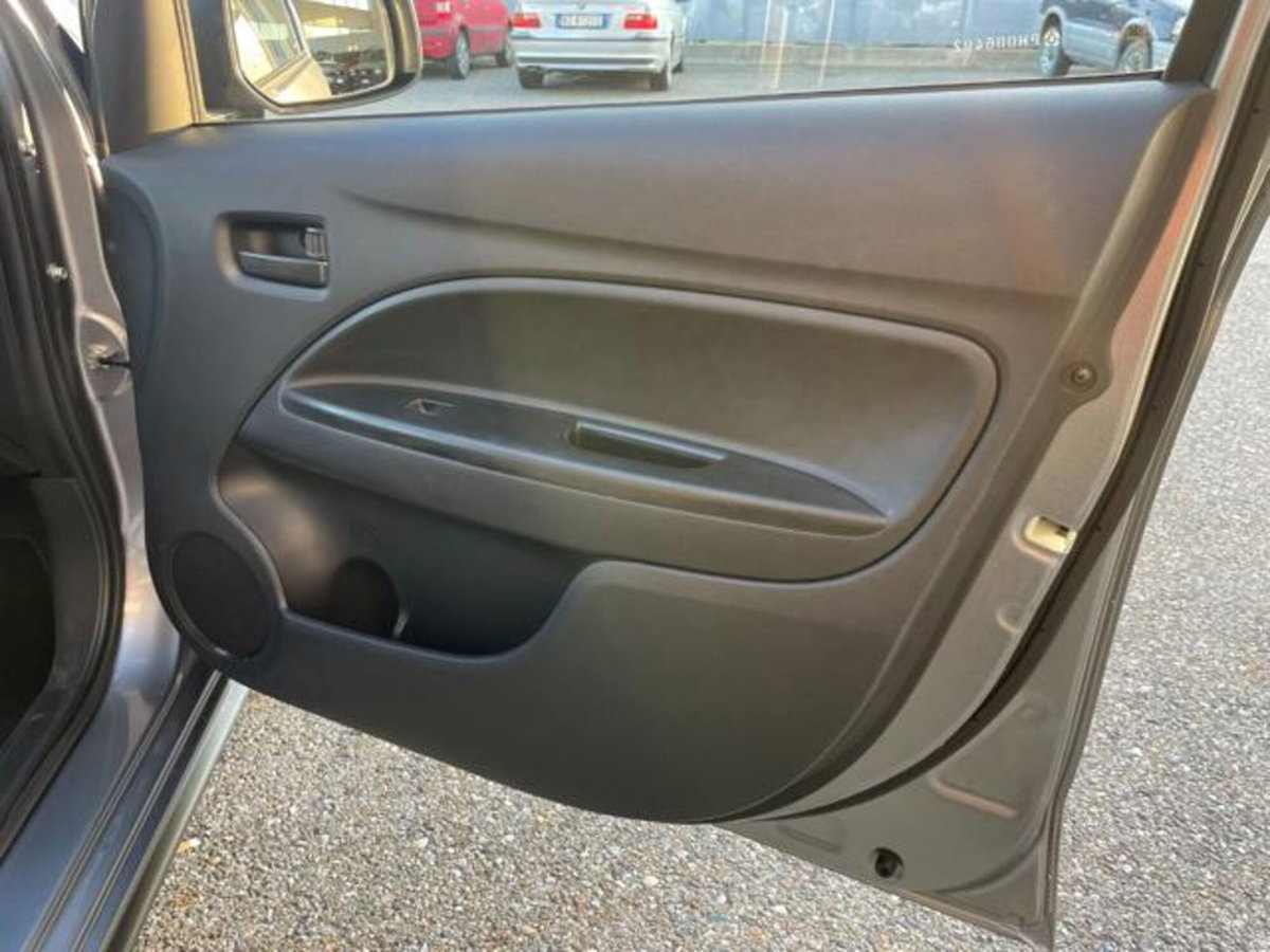 Mitsubishi Space Star 1.2 Invite Radio (11)