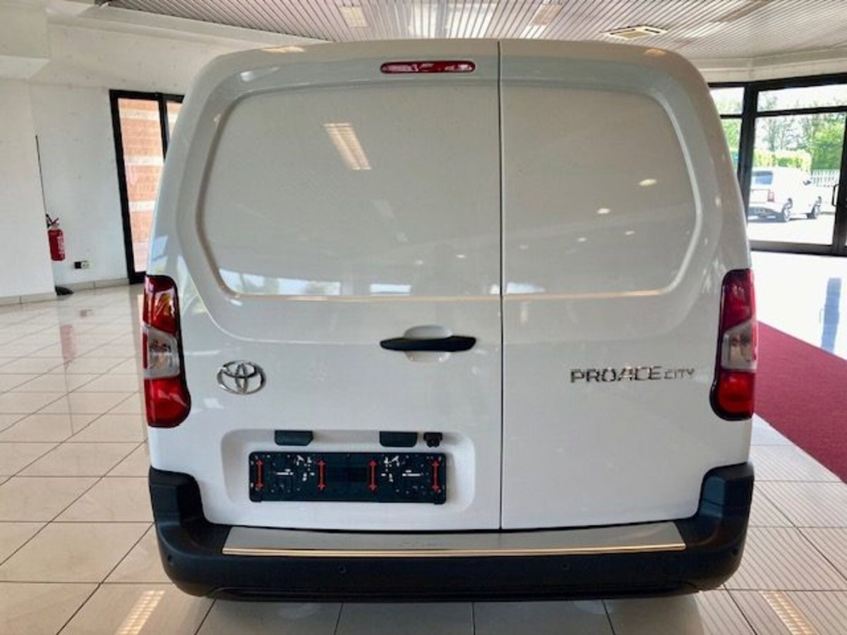 Toyota Proace City City 1.5D 100 CV S&S PL 5p. Ground (9)