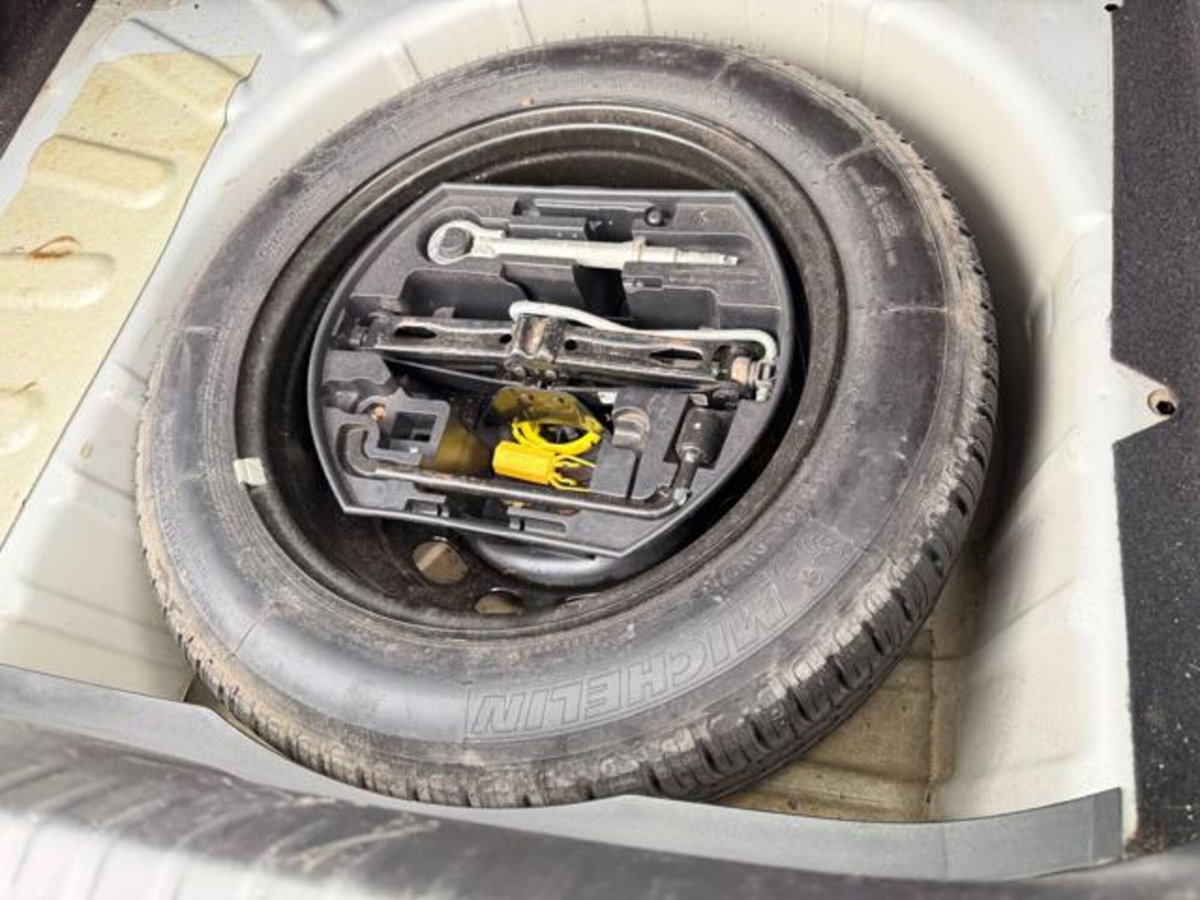 Peugeot 308 1.6 8V e-HDi 112CV Stop&Start robotiz. 5p. Allure (13)