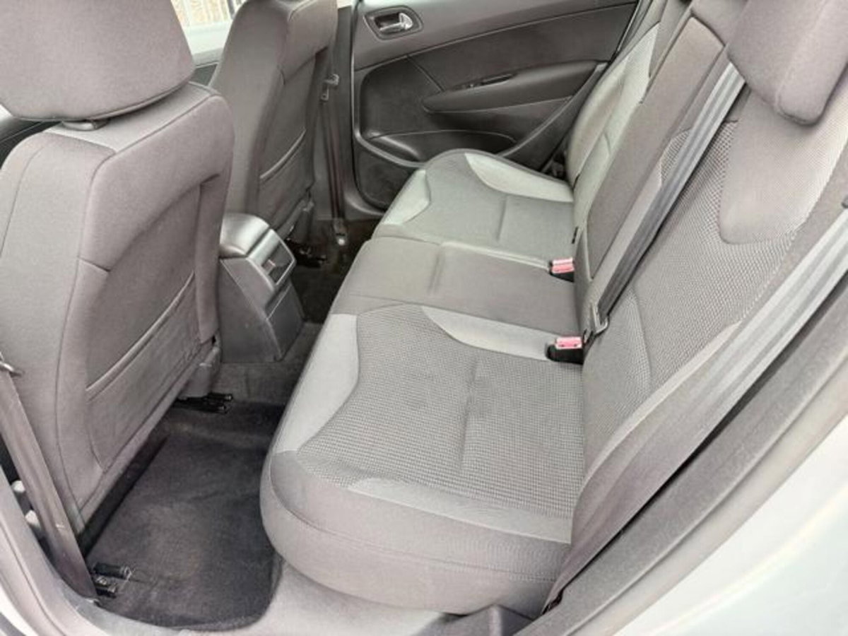 Peugeot 308 1.6 8V e-HDi 112CV Stop&Start robotiz. 5p. Allure (14)