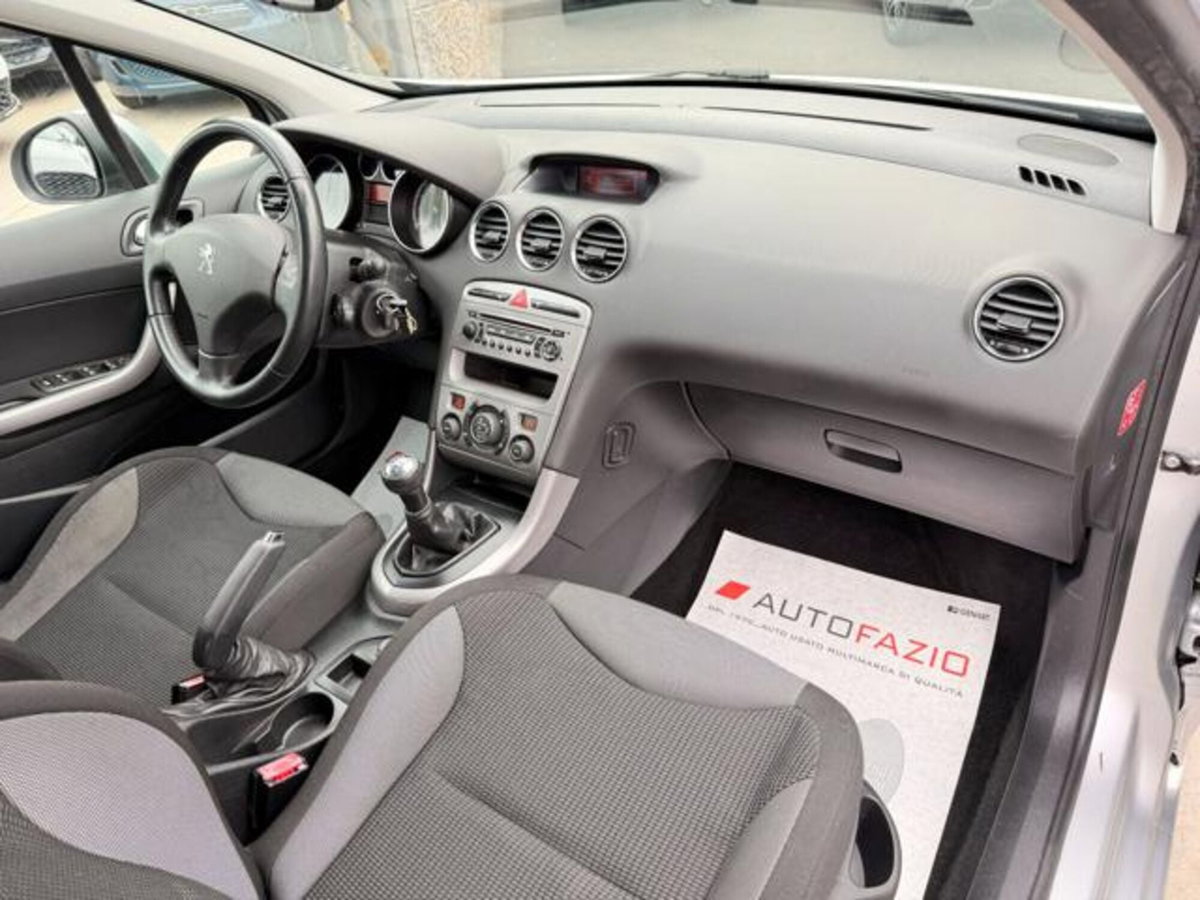 Peugeot 308 1.6 8V e-HDi 112CV Stop&Start robotiz. 5p. Allure (17)