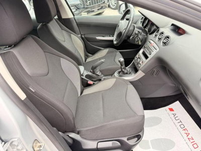 Peugeot 308 1.6 8V e-HDi 112CV Stop&Start robotiz. 5p. Allure (18)