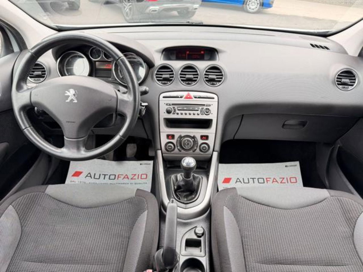 Peugeot 308 1.6 8V e-HDi 112CV Stop&Start robotiz. 5p. Allure (2)