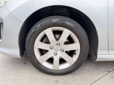 Peugeot 308 1.6 8V e-HDi 112CV Stop&Start robotiz. 5p. Allure (4)