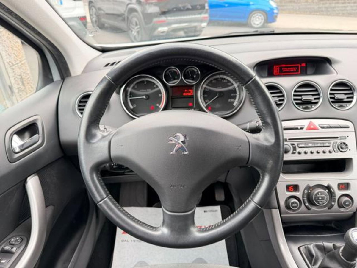 Peugeot 308 1.6 8V e-HDi 112CV Stop&Start robotiz. 5p. Allure (7)