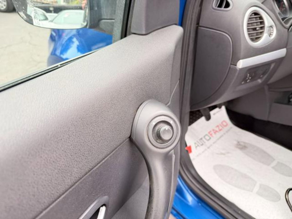 Renault Clio 1.5 dCi 85CV 5 porte Dynamique (18)