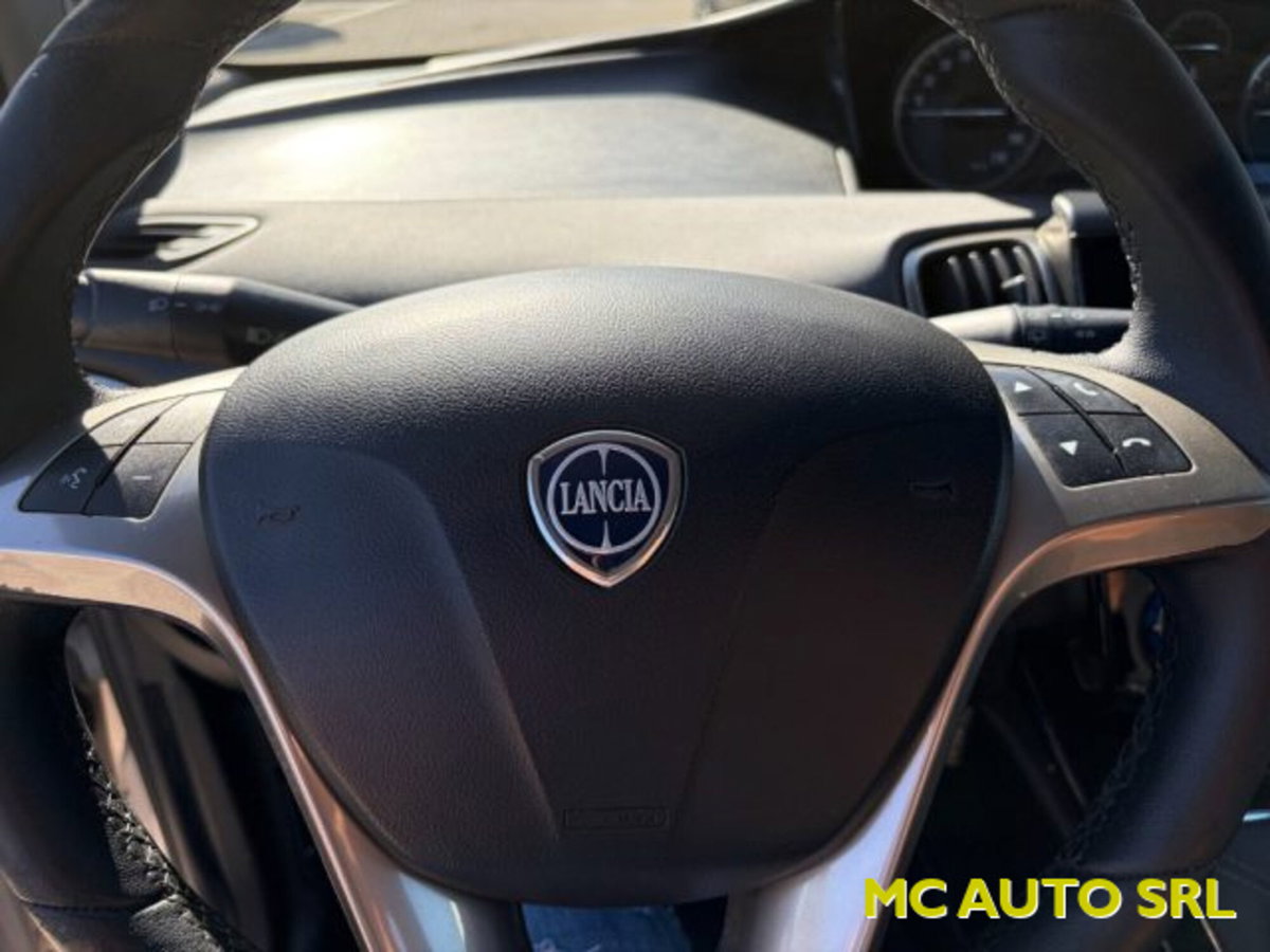 Lancia Ypsilon 1.2 69 CV 5 porte Gold (11)