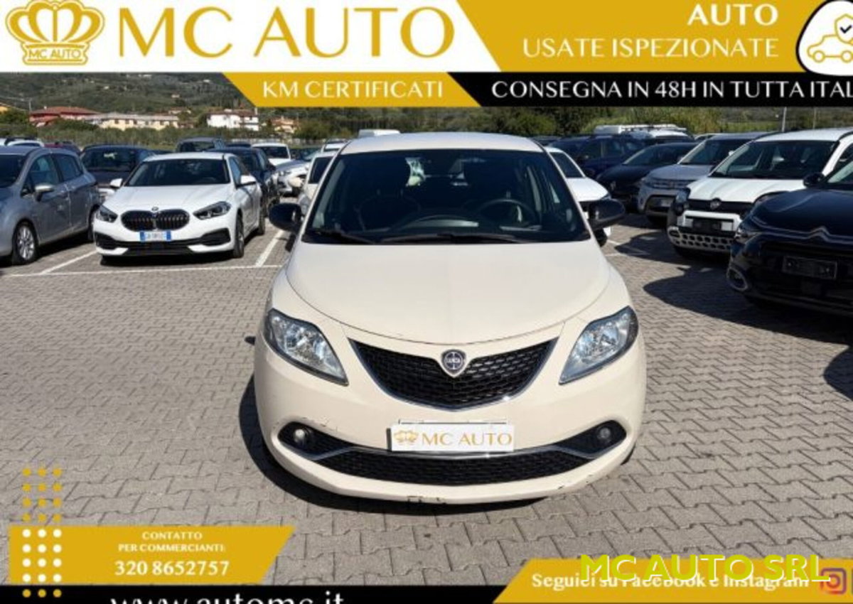 Lancia Ypsilon 1.2 69 CV 5 porte Gold (2)