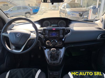 Lancia Ypsilon 1.2 69 CV 5 porte Gold (9)