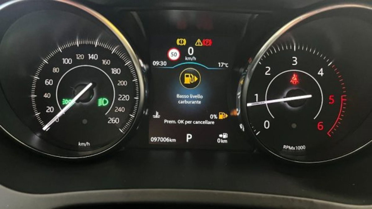 Jaguar E-Pace 2.0D 180 CV AWD aut. R-Dynamic S (10)