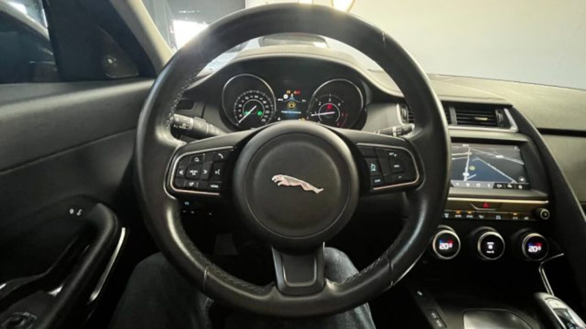 Jaguar E-Pace 2.0D 180 CV AWD aut. R-Dynamic S (14)
