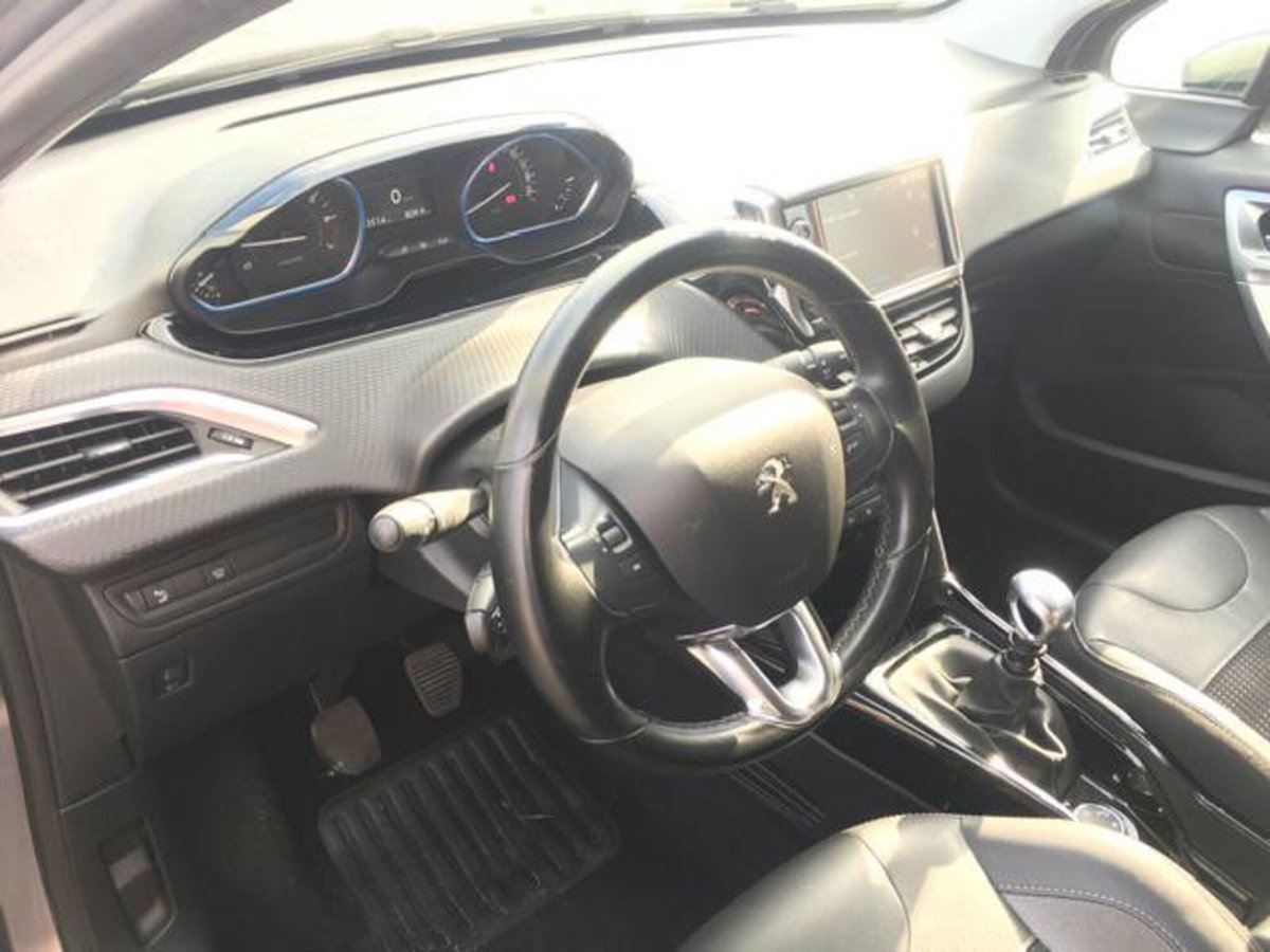 Peugeot 2008 1.2 puretech Allure s&s 130cv eat8 (5)