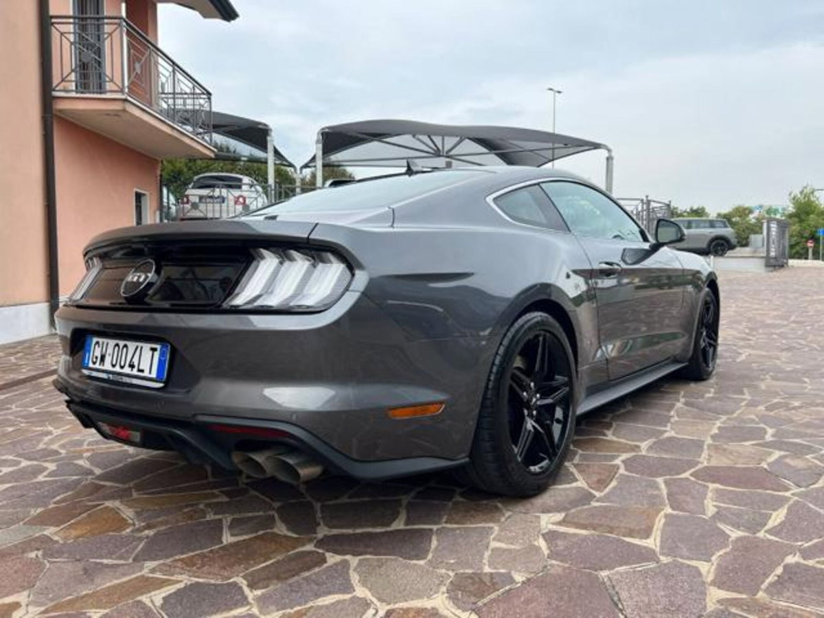 Ford Mustang Coupé Fastback 5.0 V8 aut. GT (3)