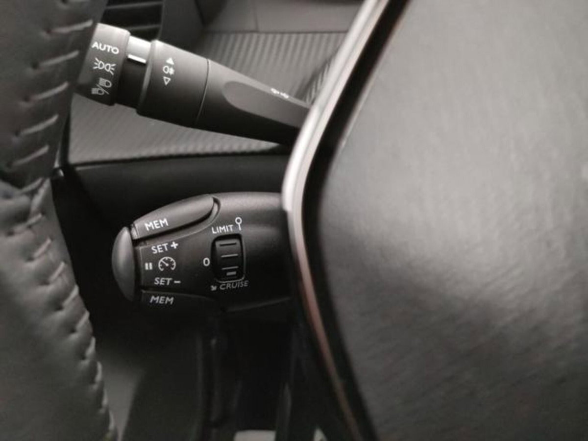 Peugeot 208 PureTech 100 Stop&Start 5 porte Allure (9)