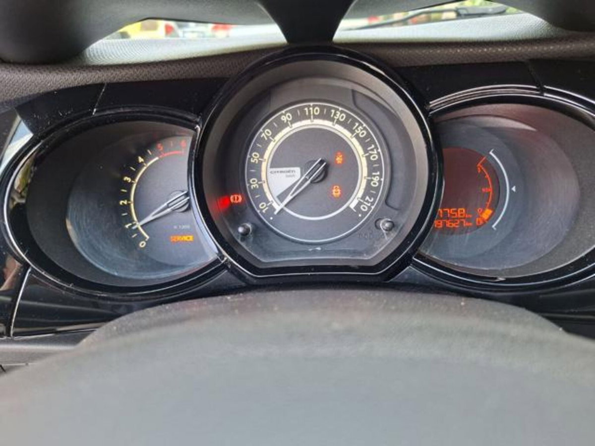 Citroen C3 1.4 HDi 70 Exclusive (10)