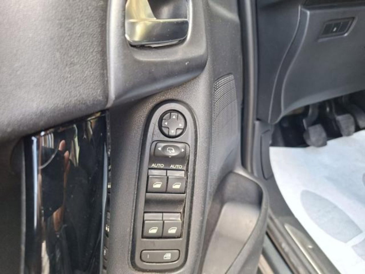 Citroen C3 1.4 HDi 70 Exclusive (9)