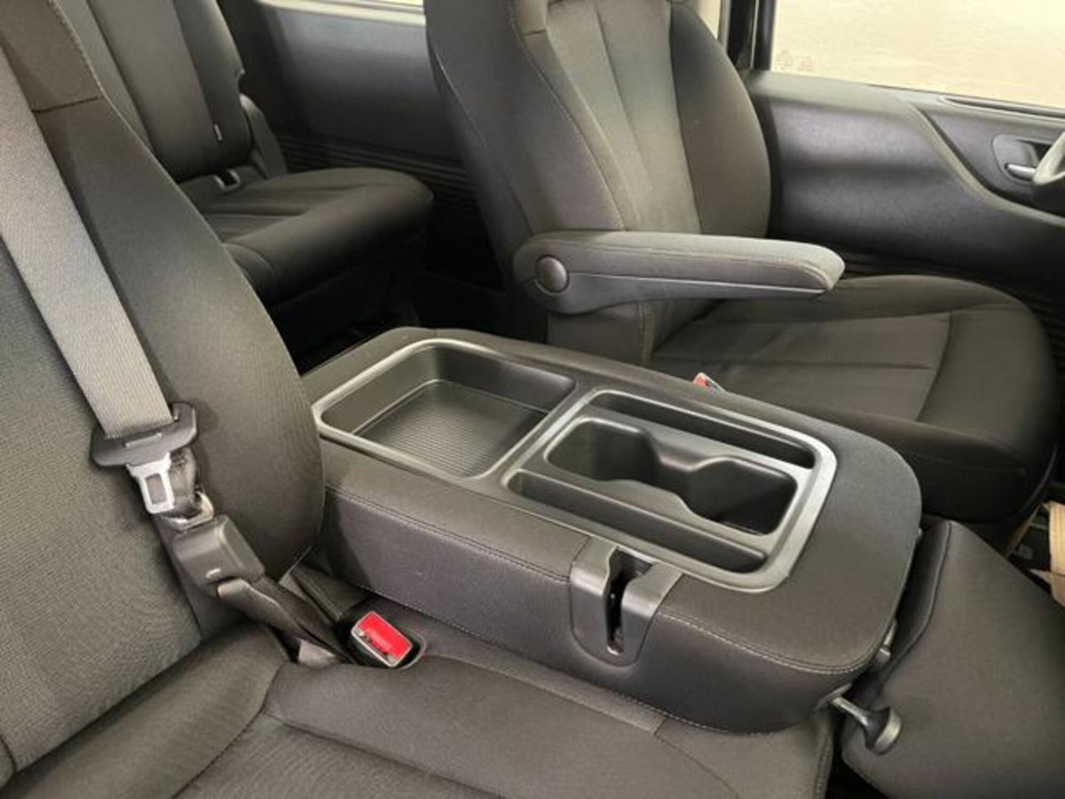Hyundai Staria 2.2 2wd auto (16)