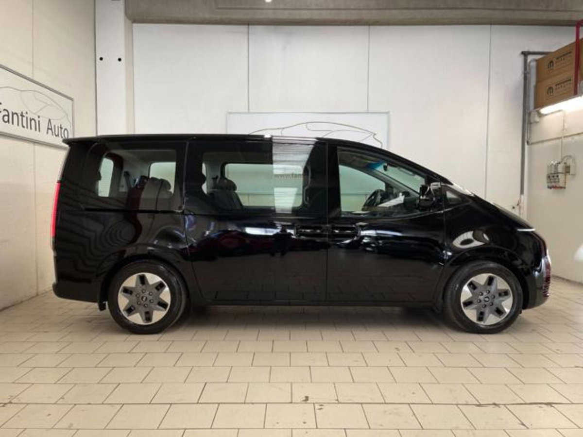 Hyundai Staria 2.2 2wd auto (7)