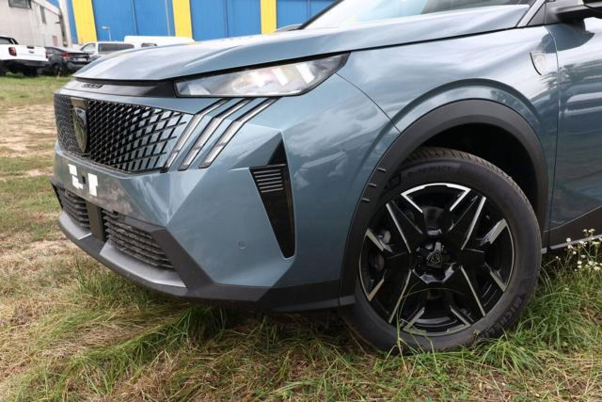 Peugeot 5008 1.2 hybrid GT 145cv 7p.ti e-dcs6 (4)