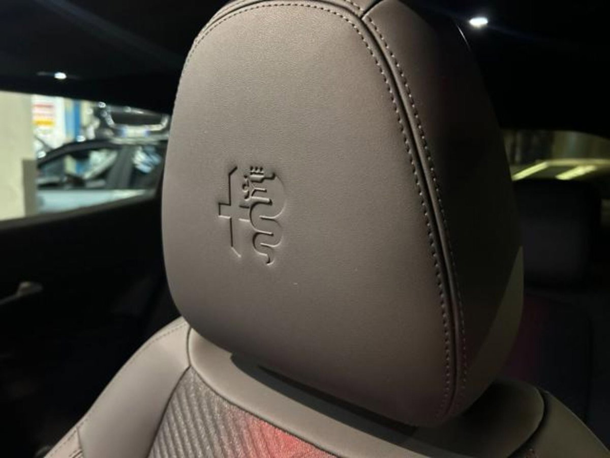 Alfa Romeo Junior 1.2 ibrida Sport Speciale 145cv edct6 (13)