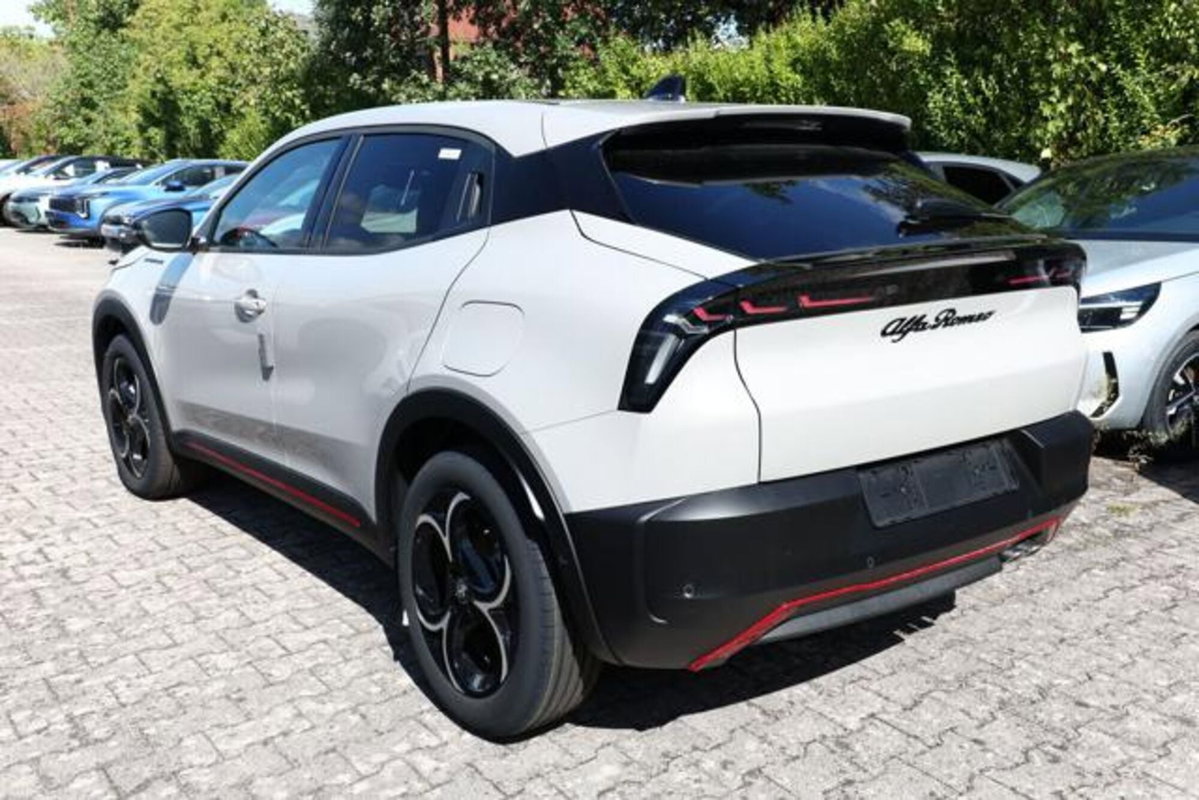 Alfa Romeo Junior 1.2 ibrida Sport Speciale 145cv edct6 (3)