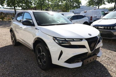 Alfa Romeo Junior 1.2 ibrida Q4 Sport Speciale 145cv edct6 (2)