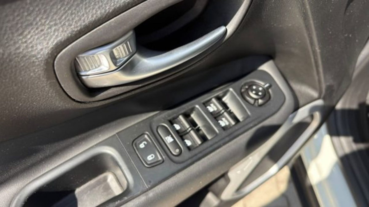 Jeep Renegade 1.6 Mjt 120 CV Limited (8)