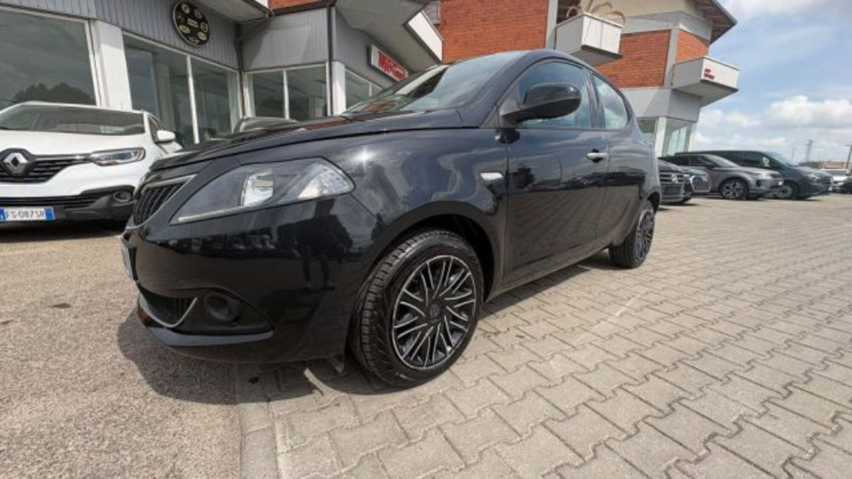 Lancia Ypsilon 1.0 FireFly 5 porte S&S Hybrid Silver Plus (15)