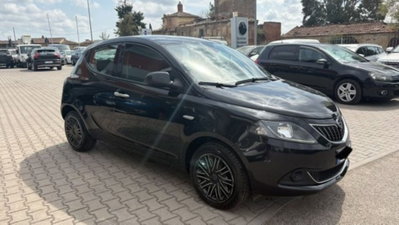 Lancia Ypsilon 1.0 FireFly 5 porte S&S Hybrid Silver Plus (2)
