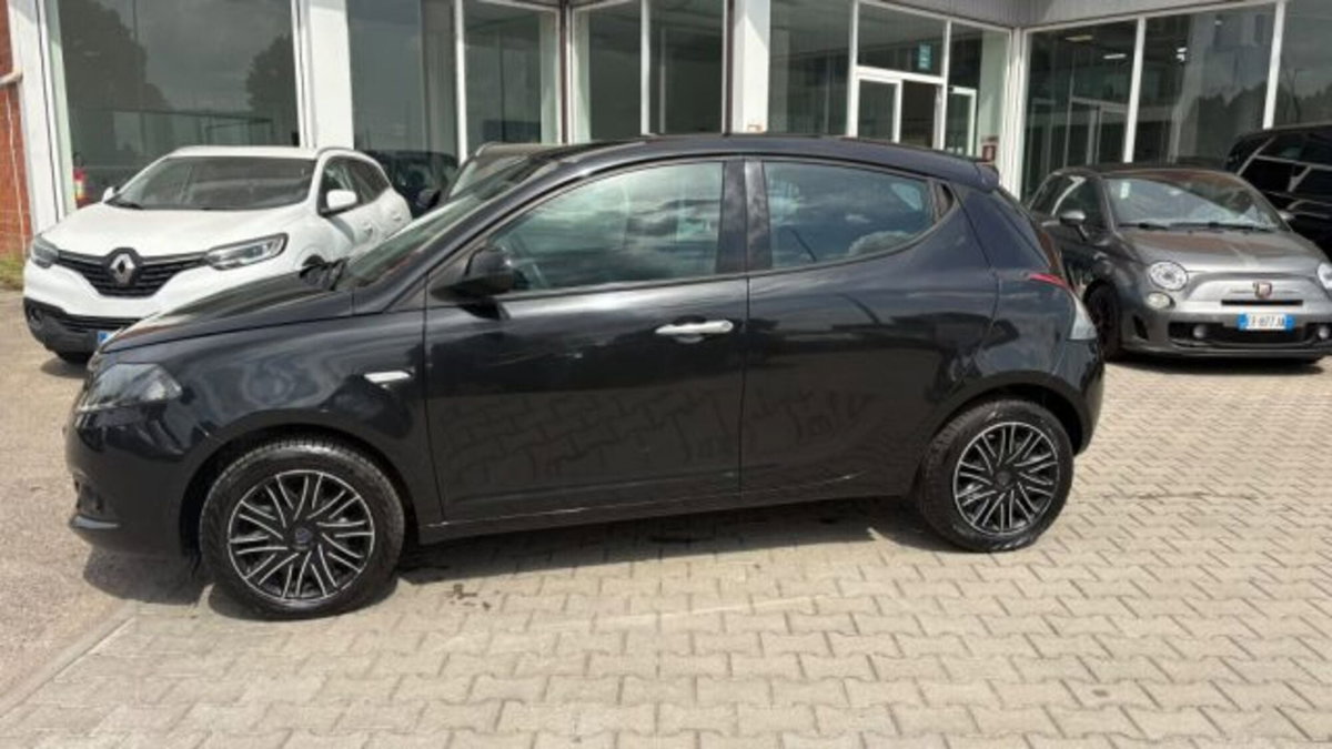 Lancia Ypsilon 1.0 FireFly 5 porte S&S Hybrid Silver Plus (5)