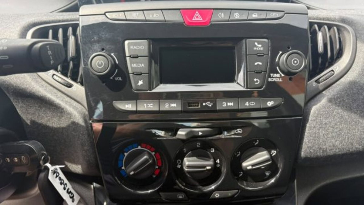 Lancia Ypsilon 1.0 FireFly 5 porte S&S Hybrid Silver Plus (7)