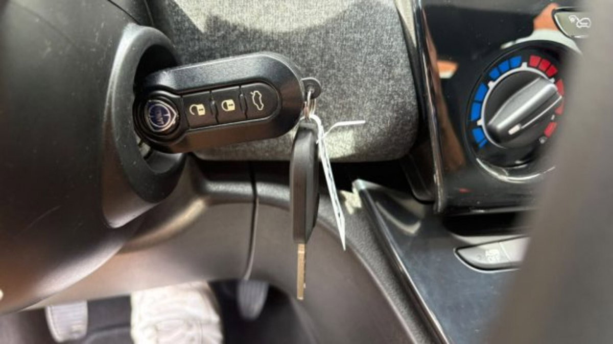 Lancia Ypsilon 1.0 FireFly 5 porte S&S Hybrid Silver Plus (9)
