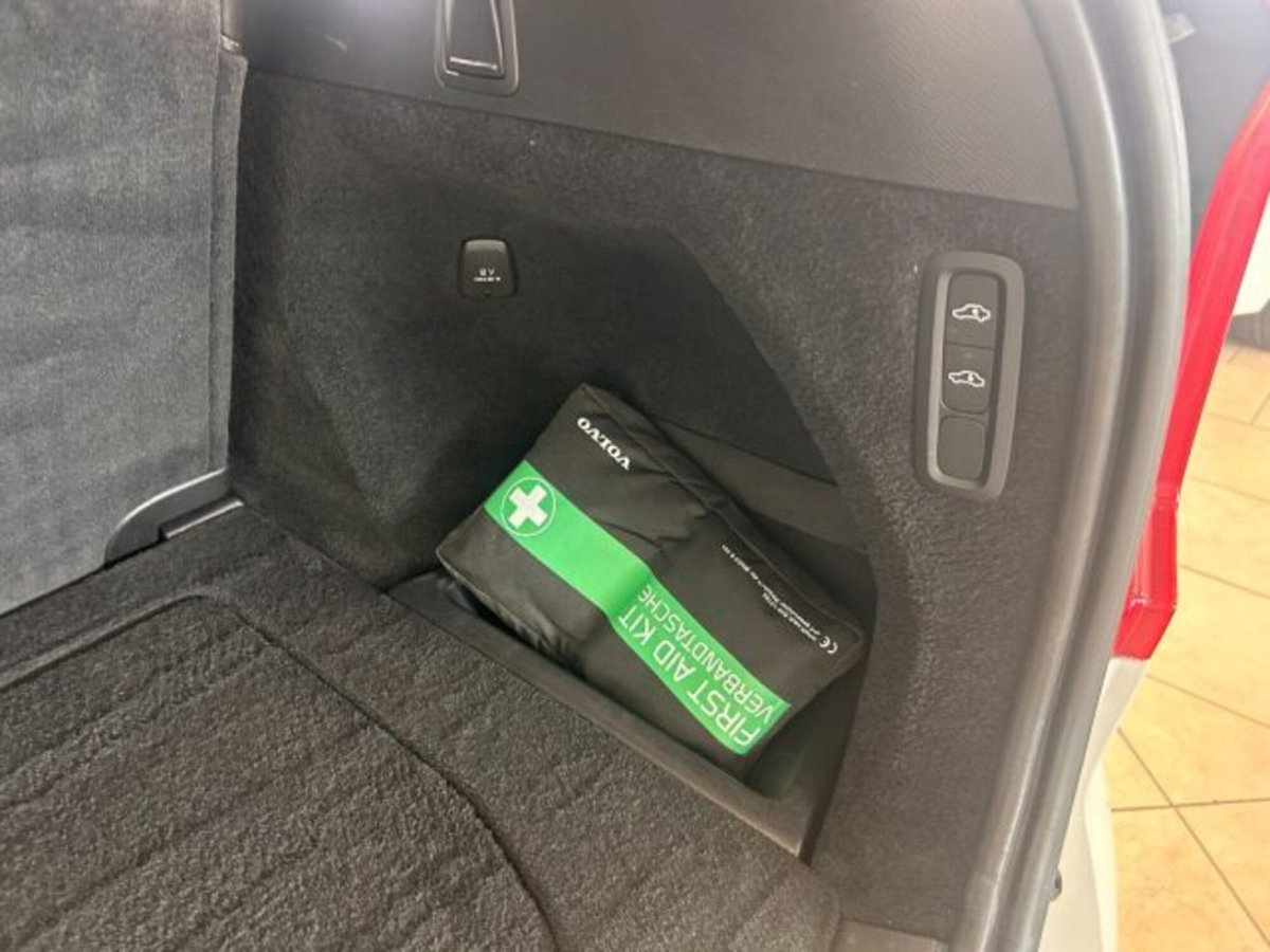 Volvo XC90 B5 (d) AWD automatico 7 posti Plus Dark (7)