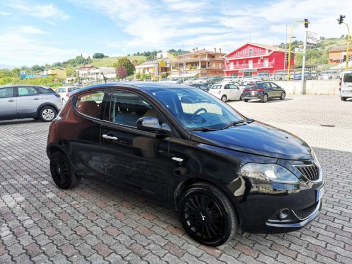 Lancia Ypsilon 1.2 69 CV 5 porte GPL Gold Plus (10)