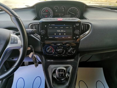 Lancia Ypsilon 1.2 69 CV 5 porte GPL Gold Plus (15)