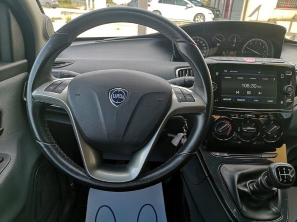 Lancia Ypsilon 1.2 69 CV 5 porte GPL Gold Plus (18)