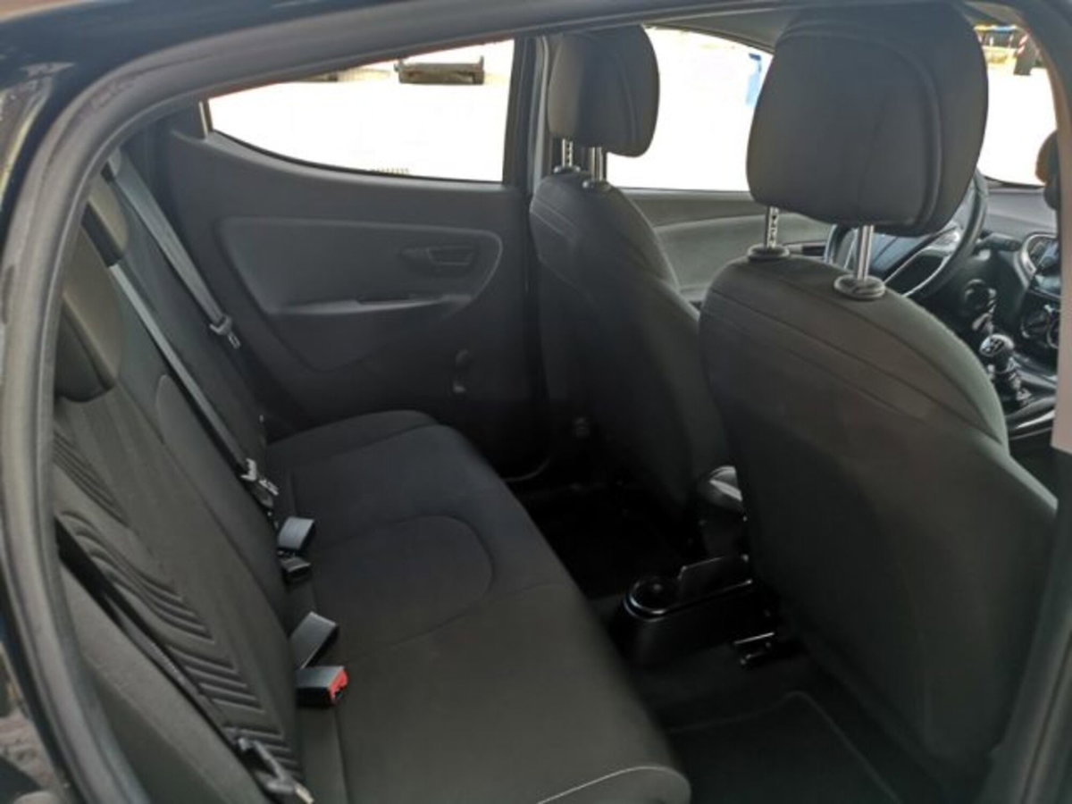 Lancia Ypsilon 1.2 69 CV 5 porte GPL Gold Plus (19)