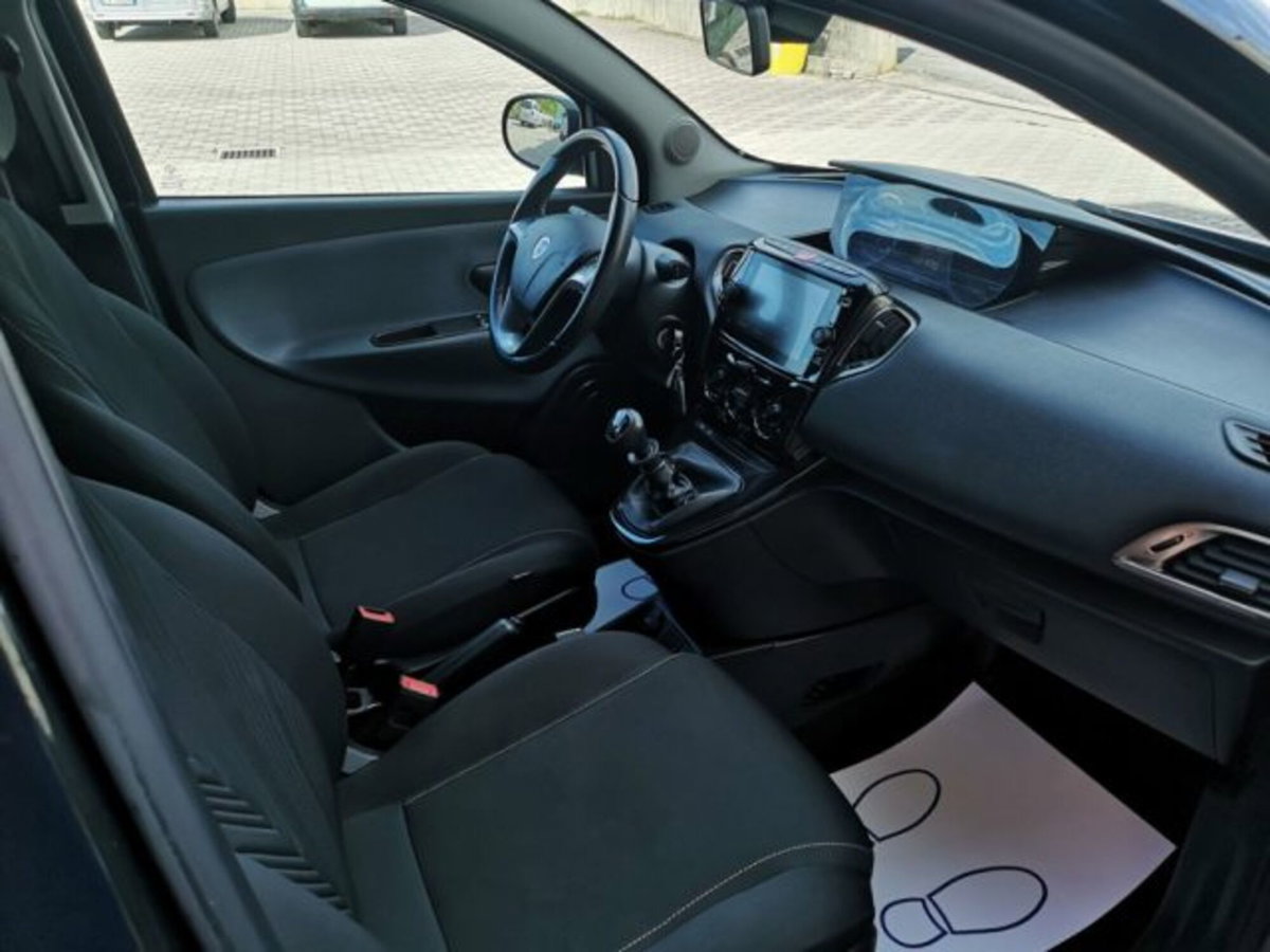 Lancia Ypsilon 1.2 69 CV 5 porte GPL Gold Plus (20)