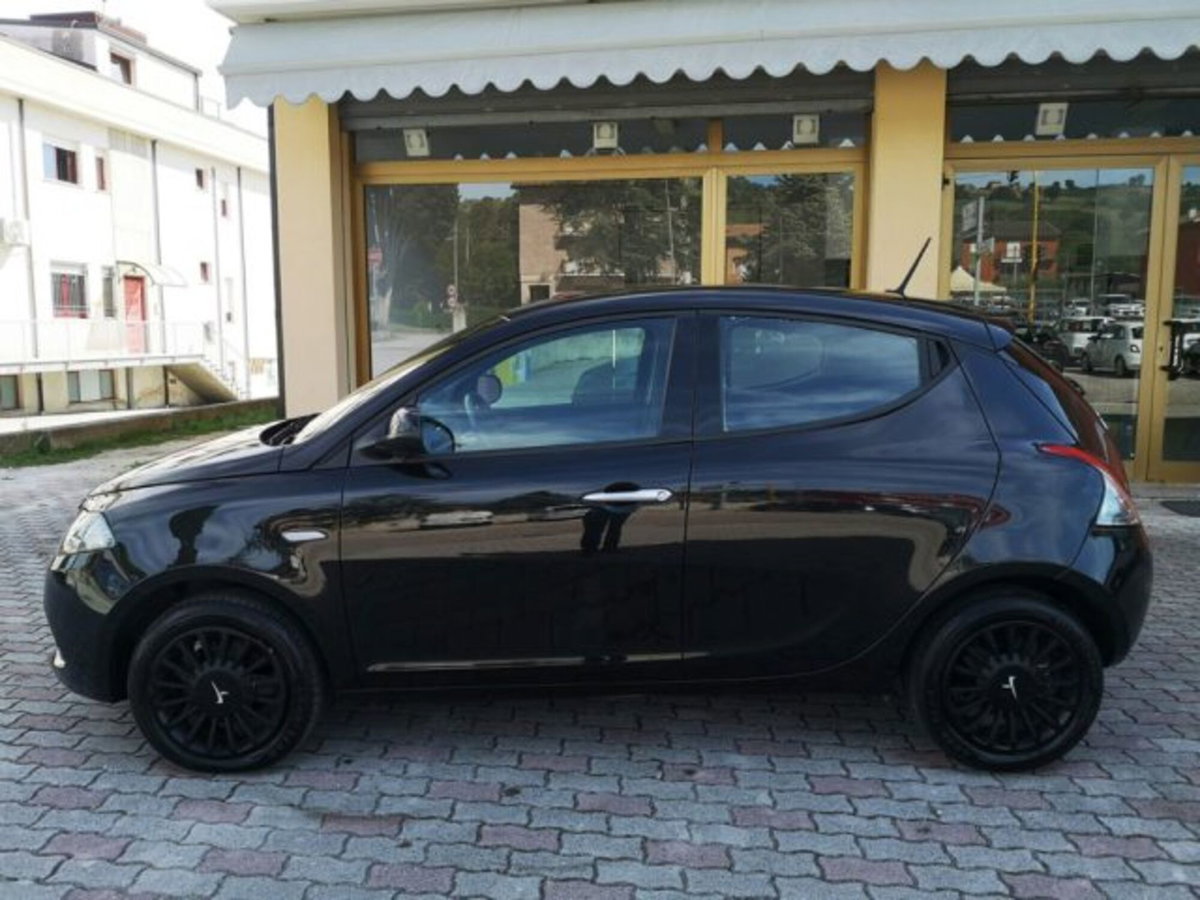 Lancia Ypsilon 1.2 69 CV 5 porte GPL Gold Plus (3)